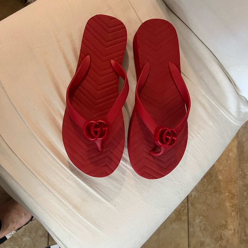 Gucci Chevron Thong Sandal Women's Bold Red Sandals